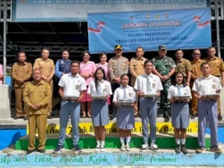 Dukung Peningkatan Gizi Pelajar, Polres Manggarai Resmikan SPPG di SMA Negeri 2 Langke Rembong
