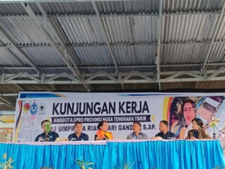 Anggota DPRD NTT Sosialisasikan Pergub Nomor 24 Tahun 2026 di SMAN 2 Langke Rembong