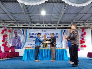 Mengukir Prestasi, Menjaga Integritas, dan Merawat Sejarah: Serah Terima Jabatan Kepala Sekolah SMAN 2 Langke Rembong Berlangsung Khidmat