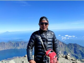 Yohanes Rodriques Seran, S. Pd., Gr. | Guru SMAN 2 Langke Rembong dan Pembina Ekstrakurikuler Seni