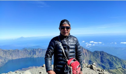 Yohanes Rodriques Seran, S. Pd., Gr. | Guru SMAN 2 Langke Rembong dan Pembina Ekstrakurikuler Seni