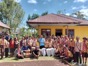 Semarak HUT Pramuka ke-65, Pramuka SMAN 2 Langke Rembong Gelar Bakti Sosial di Panti Asuhan Karya Cinta Sesamamu