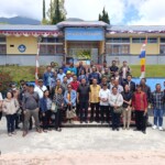 Foto bersama Kabid SMK Dindikbud Provinsi NTT Ayub Sanam bersama Kacab, Korwas, Ketua MKKS, dan para kepala SMA/SMK se-Kabupaten Manggarai usai rapat koordinasi di SMAN 2 Langke Rembong.