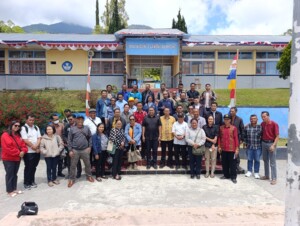 Foto bersama Kabid SMK Dindikbud Provinsi NTT Ayub Sanam bersama Kacab, Korwas, Ketua MKKS, dan para kepala SMA/SMK se-Kabupaten Manggarai usai rapat koordinasi di SMAN 2 Langke Rembong.